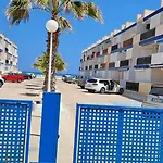 Cosy Flat With A Large Terrace Facing The Sea Lejlighed *