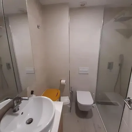 Cosy Flat With A Large Terrace Facing The Sea 아파트